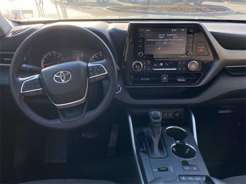 Used 2022 Toyota Highlander L image 8