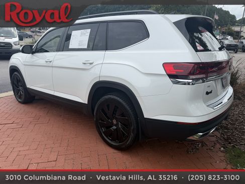 Certified 2026 Volkswagen Atlas SE w/ Panoramic Sunroof Package FWD image 2