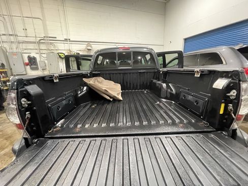 Used 2010 Toyota Tacoma Base image 37