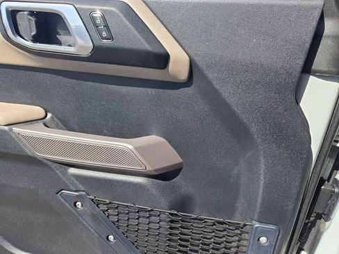 Used 2023 Ford Bronco Wildtrak image 13