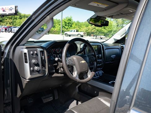 Used 2018 Chevrolet Silverado 1500 LTZ Z71 w/ LTZ Plus Package AWD/4WD image 12
