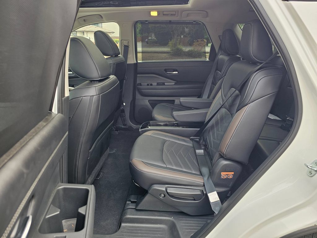 Used 2024 Nissan Pathfinder Platinum AWD/4WD image 23