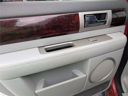 Used 2006 Lincoln Navigator Luxury RWD image 33