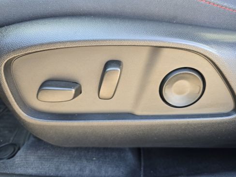 Certified 2025 Chevrolet Equinox RS image 12