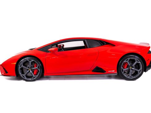 Used 2021 Lamborghini Huracan EVO RWD image 2