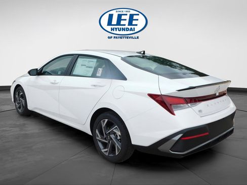 Used 2025 Hyundai Elantra Sport image 5