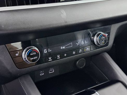 Used 2023 Mitsubishi Outlander SE FWD image 14