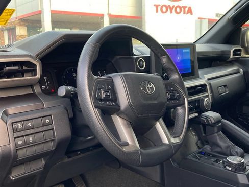 Used 2025 Toyota 4Runner SR5 AWD/4WD image 8