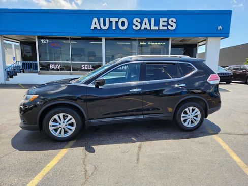 Used 2015 Nissan Rogue SV w/ SV Premium Package image 2