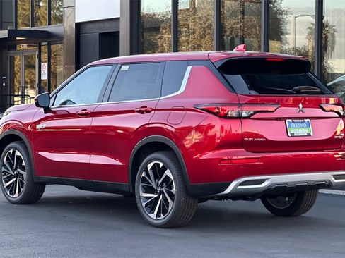 New 2025 Mitsubishi Outlander SE image 7