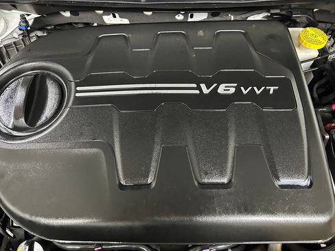 Used 2019 Jeep Cherokee Limited AWD/4WD image 10