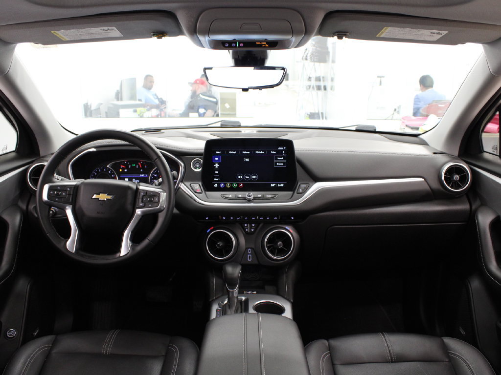 Used 2024 Chevrolet Blazer LT w/ Sound & Technology Package FWD image 21