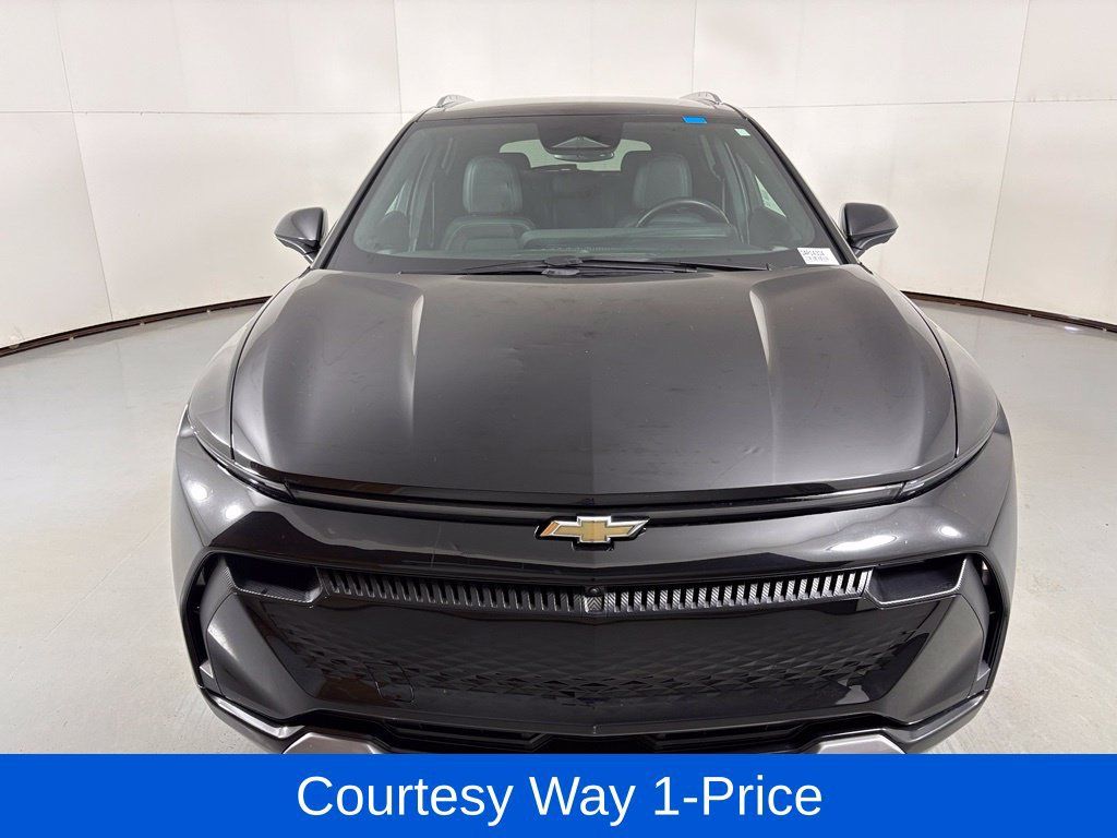 Used 2024 Chevrolet Equinox EV LT w/ LPO, Active Package FWD image 4