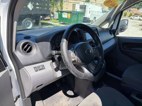 Used 2016 Nissan NV200 SV w/ Technology Package FWD image 18