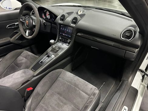 Used 2018 Porsche 718 Boxster GTS RWD image 16