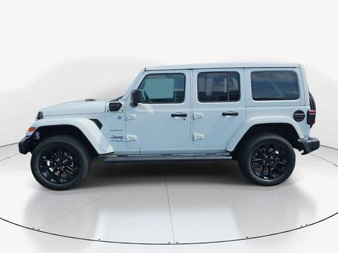 Used 2022 Jeep Wrangler Unlimited Sahara w/ Cold Weather Group AWD/4WD image 6