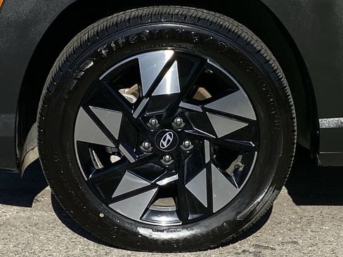 Used 2024 Hyundai Kona SEL FWD image 8