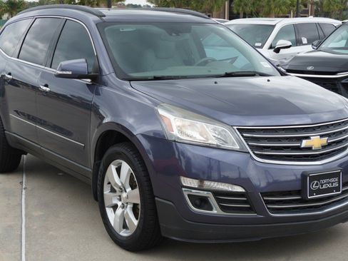 Used 2014 Chevrolet Traverse LTZ FWD image 3