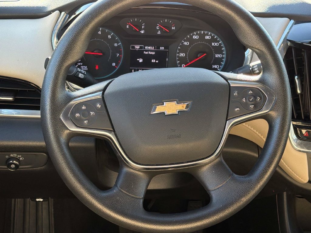 Used 2023 Chevrolet Traverse LS FWD image 9