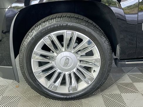 Used 2017 Cadillac Escalade Platinum AWD/4WD image 32