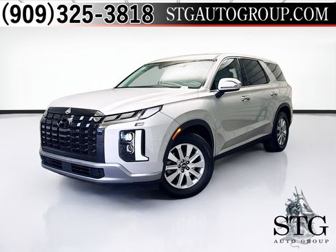 Used 2023 Hyundai Palisade SE image 1