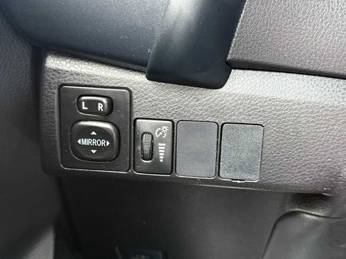 Used 2017 Toyota Corolla LE w/ Carpet Mat Package (TMS) FWD image 26