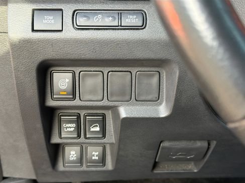 Used 2022 Nissan Frontier PRO-4X w/ Technology Package image 32