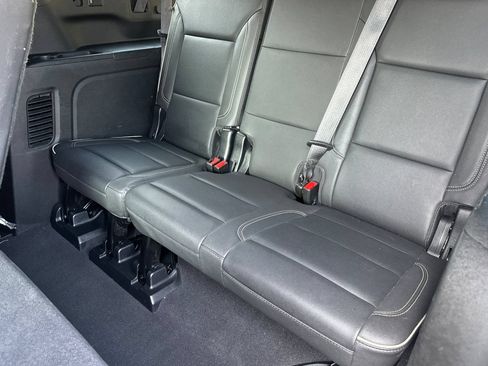 Used 2023 GMC Yukon XL SLT RWD image 16