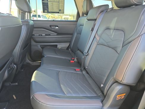 Used 2022 Nissan Pathfinder Platinum w/ Cargo Package image 14