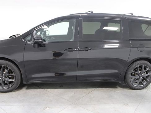 Used 2025 Chrysler Pacifica Limited FWD image 6