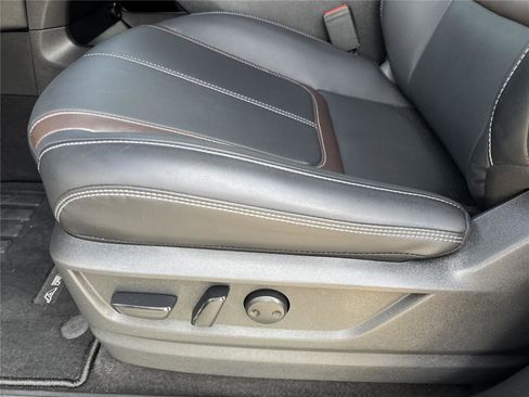 Used 2025 Nissan Armada SL w/ Captain's Chari Seat Package RWD image 12