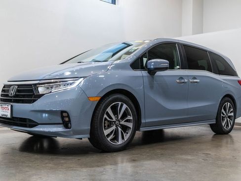 Used 2024 Honda Odyssey Touring image 3
