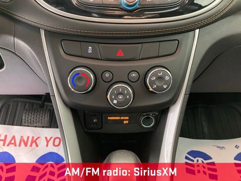 Used 2020 Chevrolet Trax LT w/ LT Convenience Package FWD image 8