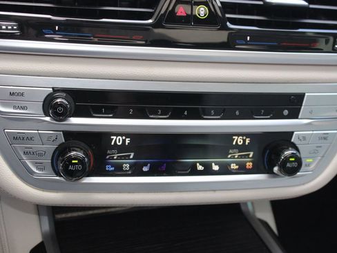 Used 2022 BMW 750i xDrive w/ Luxury Rear Seating Package image 28