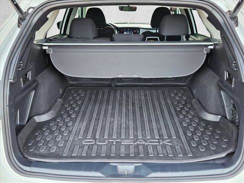 Used 2022 Subaru Outback Premium image 6