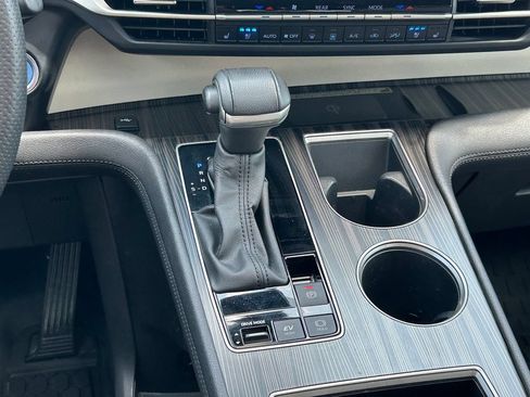 Certified 2023 Toyota Sienna Limited FWD image 22