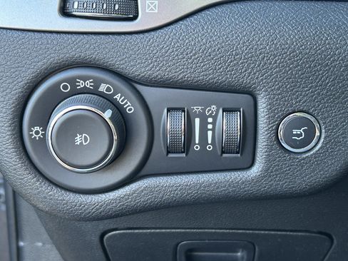 Used 2019 Jeep Cherokee Limited AWD/4WD image 22