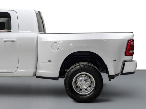 Used 2024 RAM 3500 Laramie w/ Towing Technology Group AWD/4WD image 11