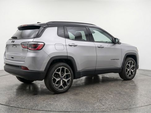 Used 2025 Jeep Compass Limited AWD/4WD image 9