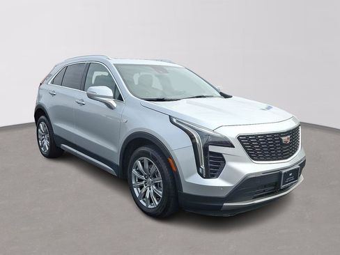 Used 2021 Cadillac XT4 Premium Luxury w/ Technology Package image 3