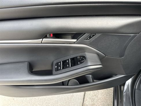 Used 2021 MAZDA MAZDA3 s image 40