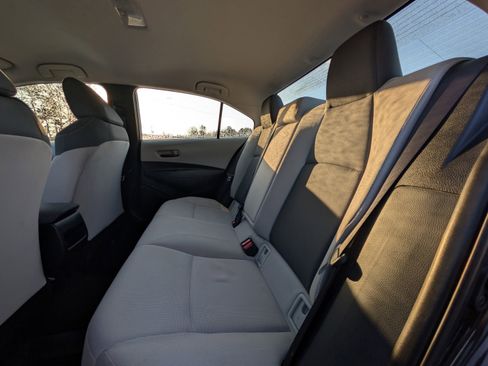 Used 2022 Toyota Corolla LE w/ LE Convenience Package image 31