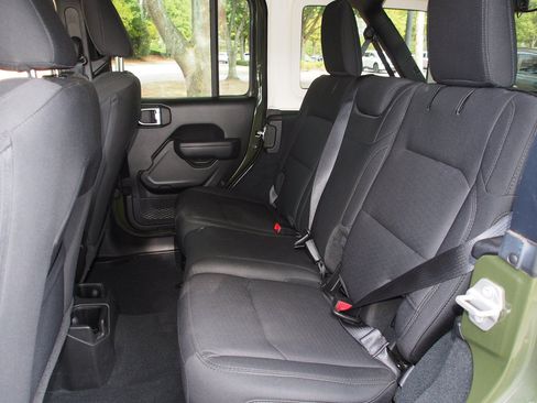 Used 2022 Jeep Wrangler Unlimited Sport AWD/4WD image 18