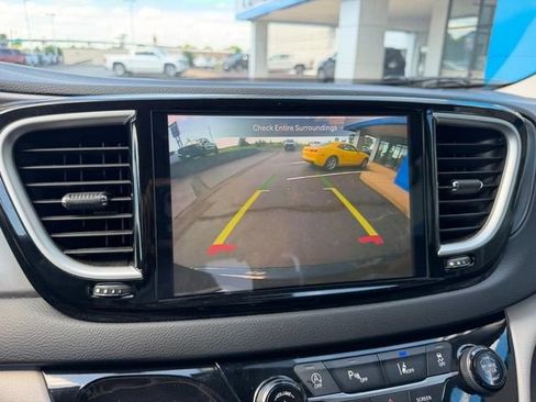 Used 2023 Chrysler Pacifica Touring-L FWD image 25