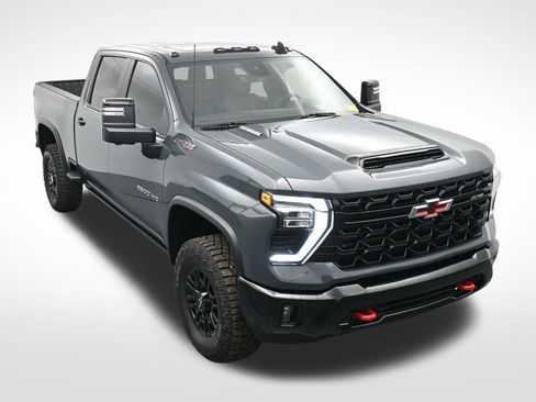 Used 2025 Chevrolet Silverado 2500 ZR2 w/ Technology Package image 22