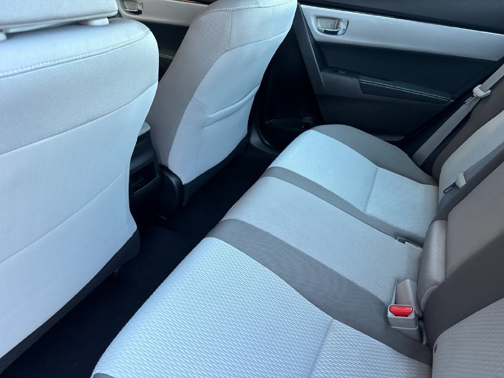 Used 2018 Toyota Corolla LE FWD image 15