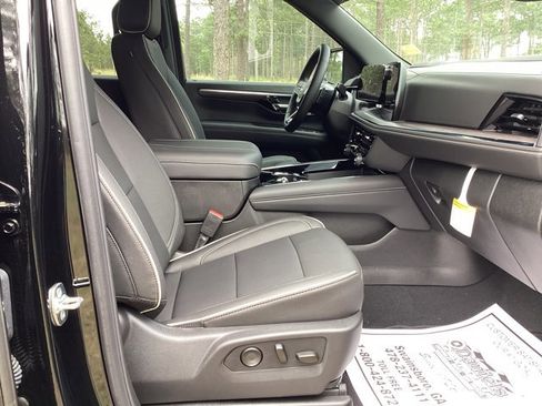 New 2025 Chevrolet Suburban Premier RWD image 25
