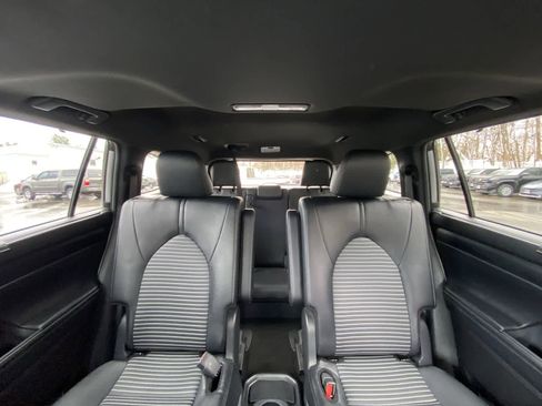 Certified 2025 Toyota Highlander XSE image 28