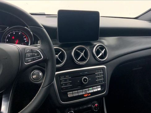 Used 2018 Mercedes-Benz CLA 250 image 24