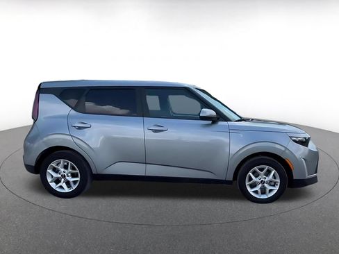 Used 2025 Kia Soul LX w/ LX Technology Package FWD image 18